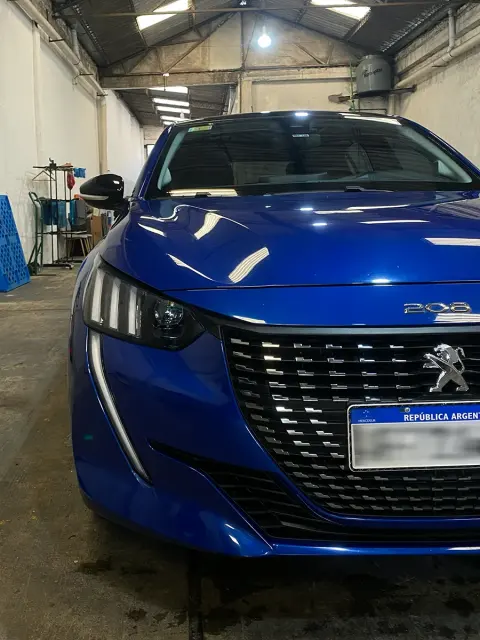 Detalle de frente en Peugeot 208 — JL Lavadero & Detailing