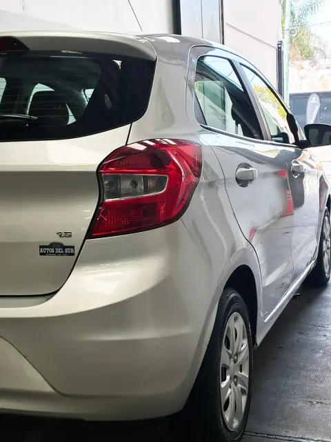 Detalle lateral de Ford Ka — JL Lavadero & Detailing