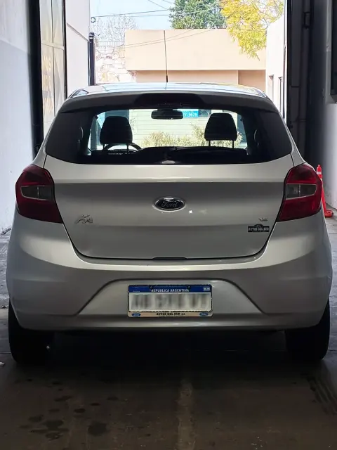 Detalle de parte trasera de Ford Ka — JL Lavadero & Detailing