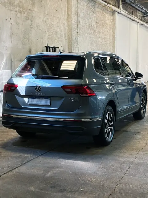 Detalle de parte trasera de Volkswagen Tiguan — JL Lavadero & Detailing
