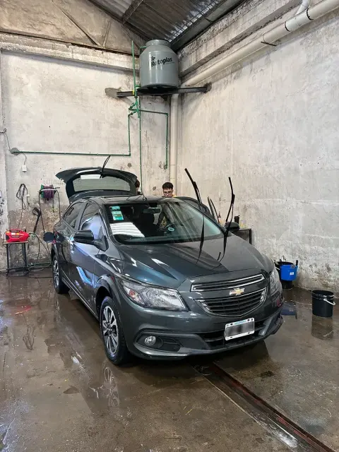 Lavado de Chevrolet Onix — JL Lavadero & Detailing